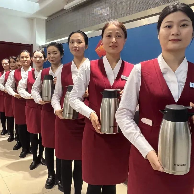 服務(wù)禮儀培訓(xùn) 提升專業(yè)形象與服務(wù)質(zhì)量